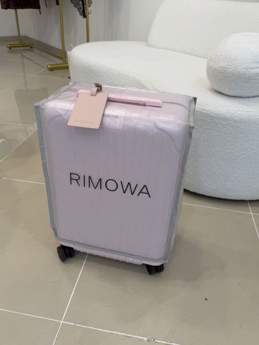 Продам чемодан маленький Rimowa pink