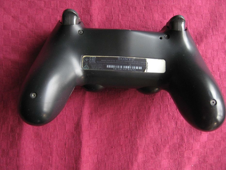 Продавам оригинален контролер за PS4