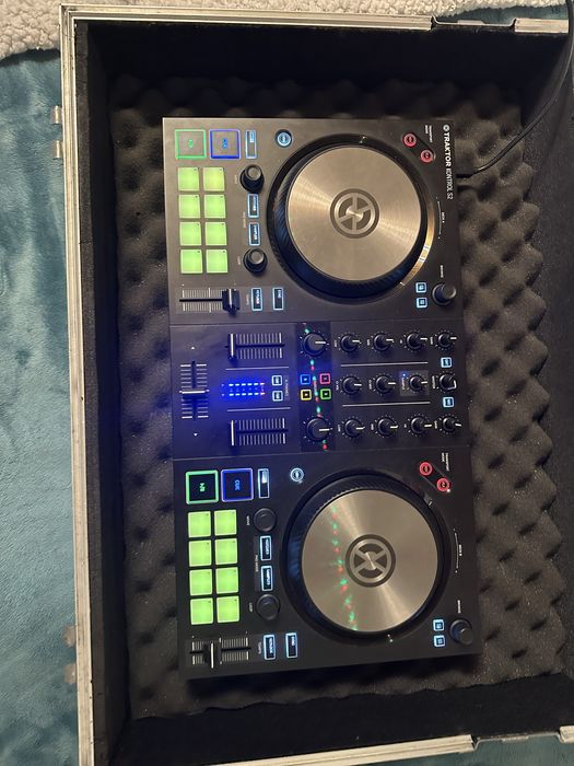 Native Instruments Traktor Kontrol S2 MK3