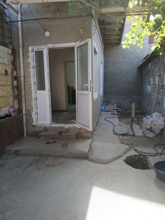 Барданкулда.Юкори чирчик тумани.1.5соток 2хона.йулдан 300метр кирилади