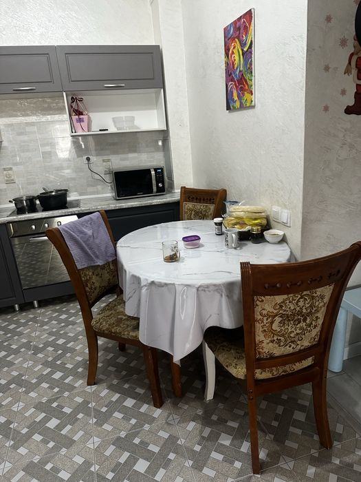 Стол со стульями