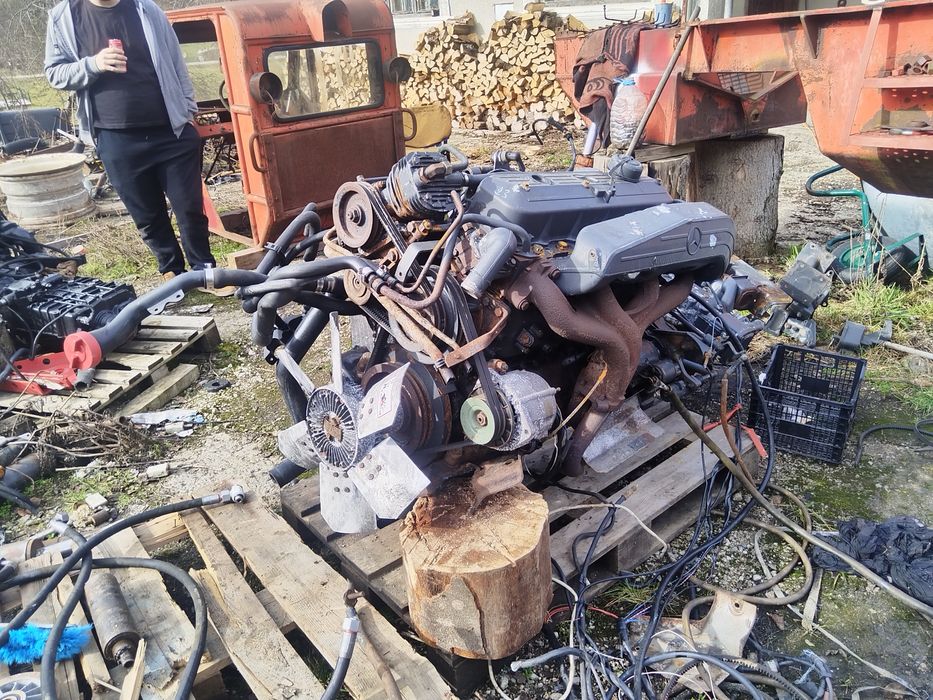 Vând motor Mercedes 814