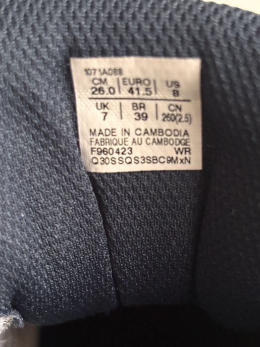 Продам кроссовки асикс