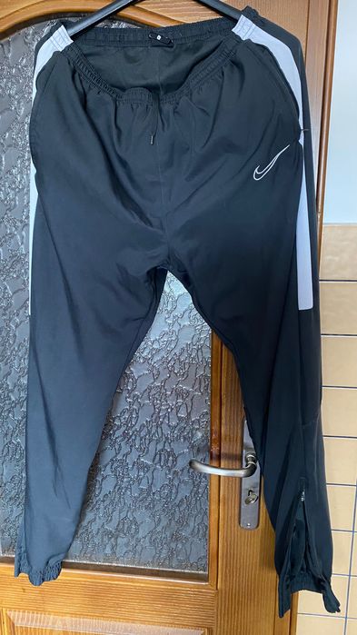 Nike L долнища отлични