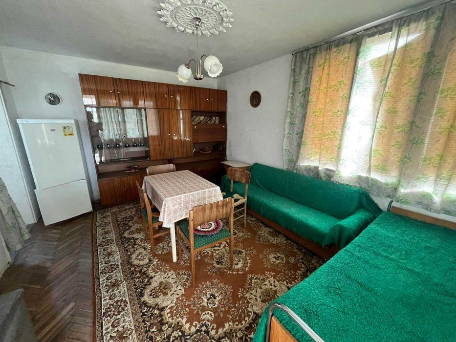 Къща с 4 спални и двор 1200 кв.м. за продажба в село Осетеново