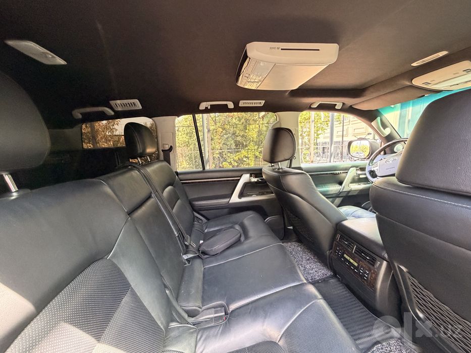 Toyota Land Cruiser 200 год 2014