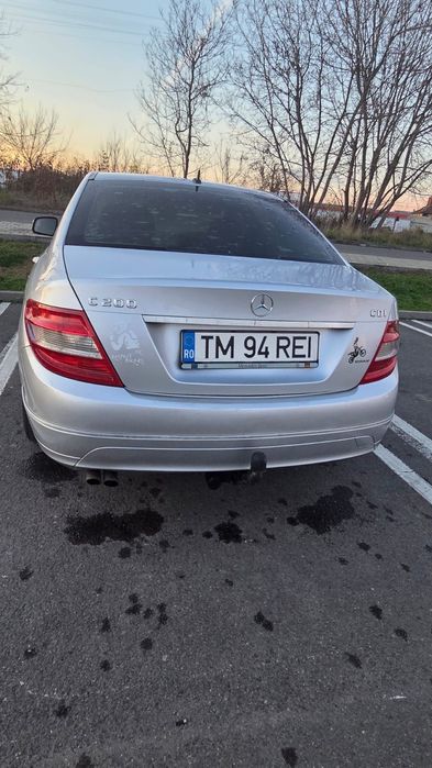 Vând Mercedes C200