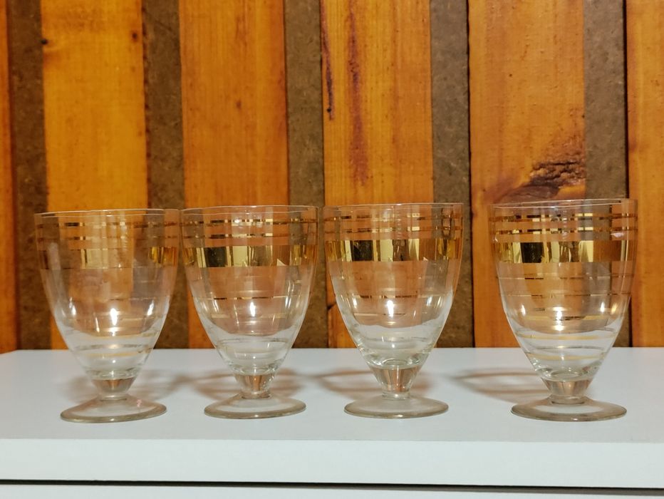 Старинни чаши със златен кант