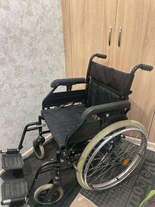 Продам инвалидную коляску
