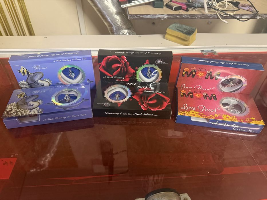 Колие с естествена перла в мида.