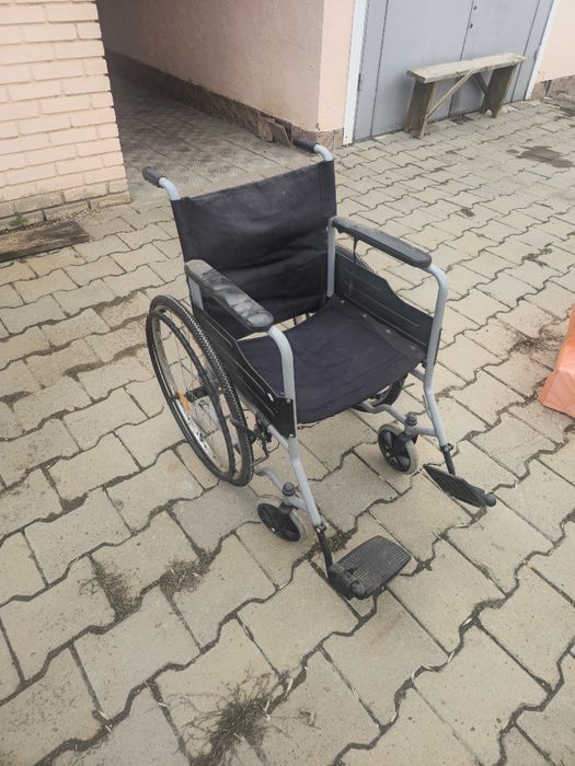 Продам инвалидную каляску б/у