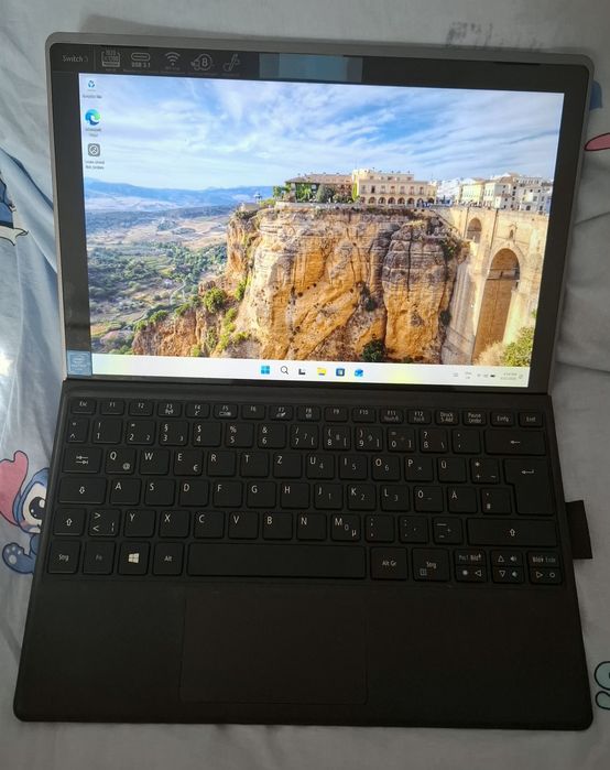 Laptop / Tabletă 2-în-1 Acer Switch 3 (Ecran Full HD Touchscreen, Quad-Core, 64GB) Win 11 Pro