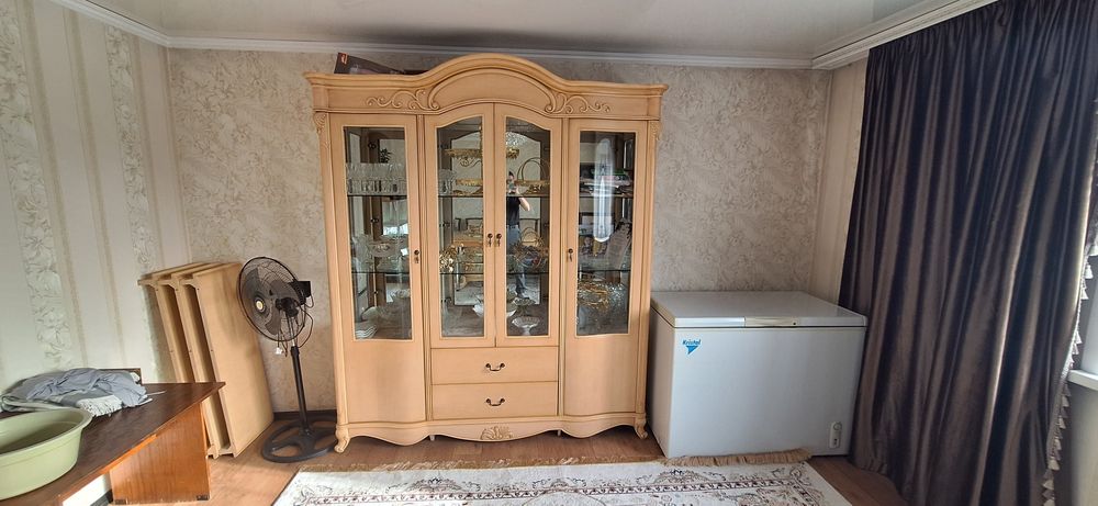 Продам шкаф+стол+стулья