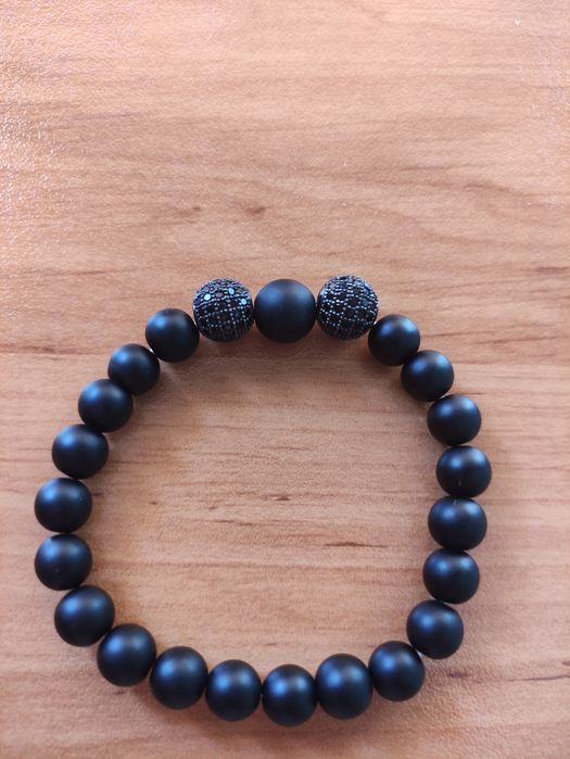 Мъжки гривни с черни топчета