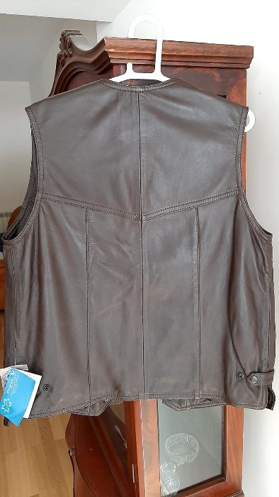 Vesta piele naturala, noua cu eticheta, maro, marime 50, barbateasca