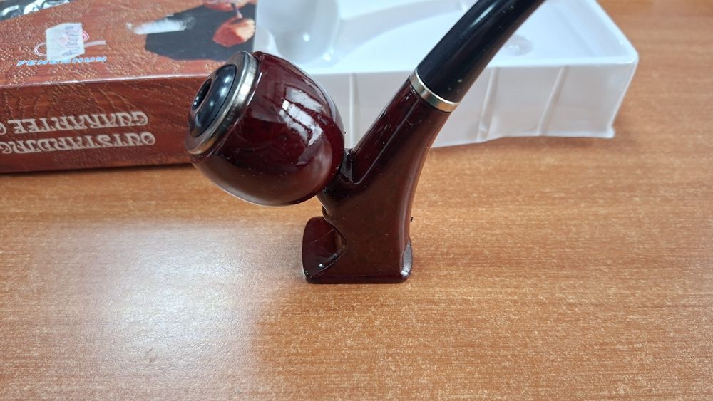 Pipa cu mustiuc detasabil, noua, ideala cadou