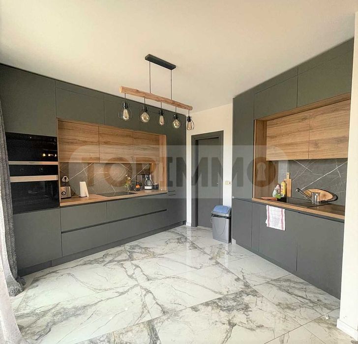 Продава се Тристаен апартамент в Варна, Бриз - 139 кв.м за 2375 €/кв.м - Снимка #3