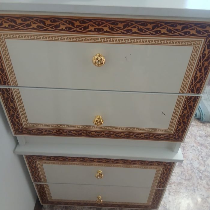 Продам камод с зеркалом и с 2 тумбой