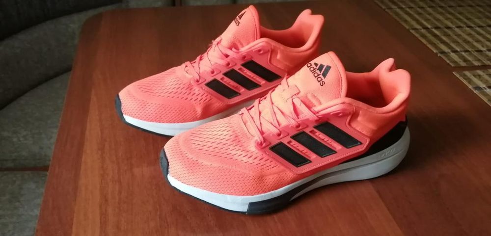 Продаются мужские кроссовки