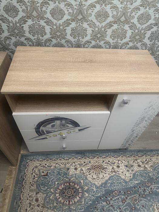 Письменный стол и камод