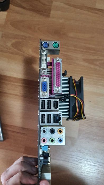Placa de baza Gigabyte GA-M68SM-S2 + procesor AMD Athlon 64 X2 4000+ + 1GB RAM DDR2