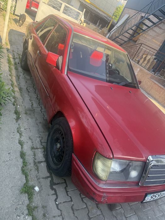 Mercedes-Benz 124
