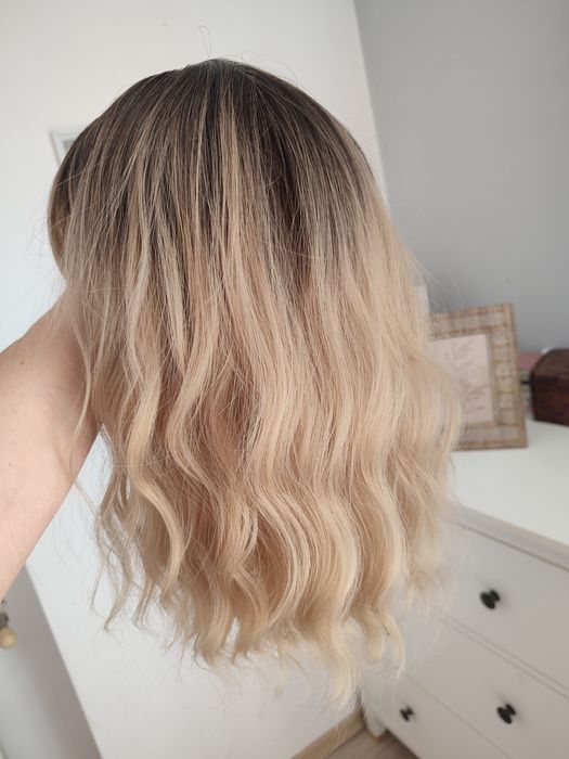 Дамски перуки боб