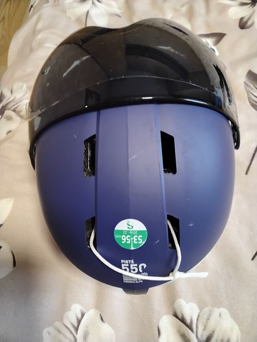 Каска за ски нова.