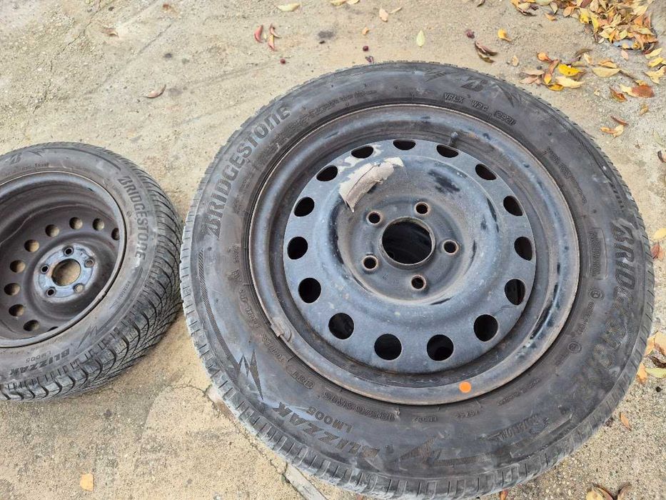 Джанти за Kia/Hyundai 15 с зимни гуми Bridgestone 185/65/15 ДОТ2921
