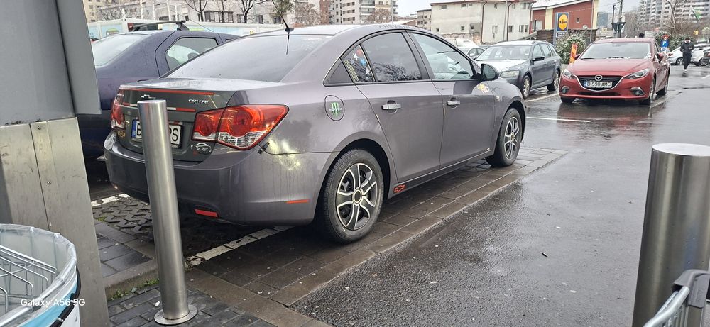Vând Chevrolet Cruze
