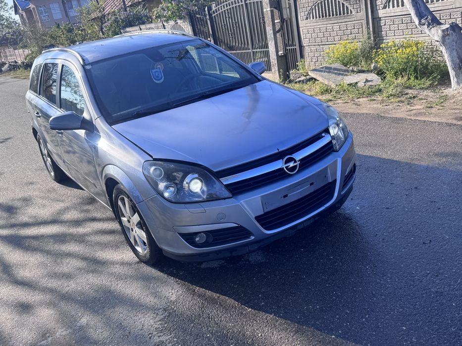 Dezmembrez Opel Astra H 1.9 CDTI 150 Cp