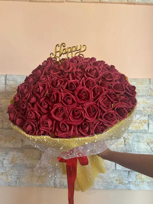 Букет от вечни рози и светещи пеперуди