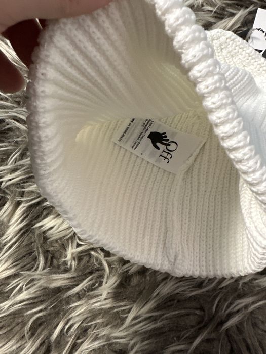 Caciula Off White noua Premium