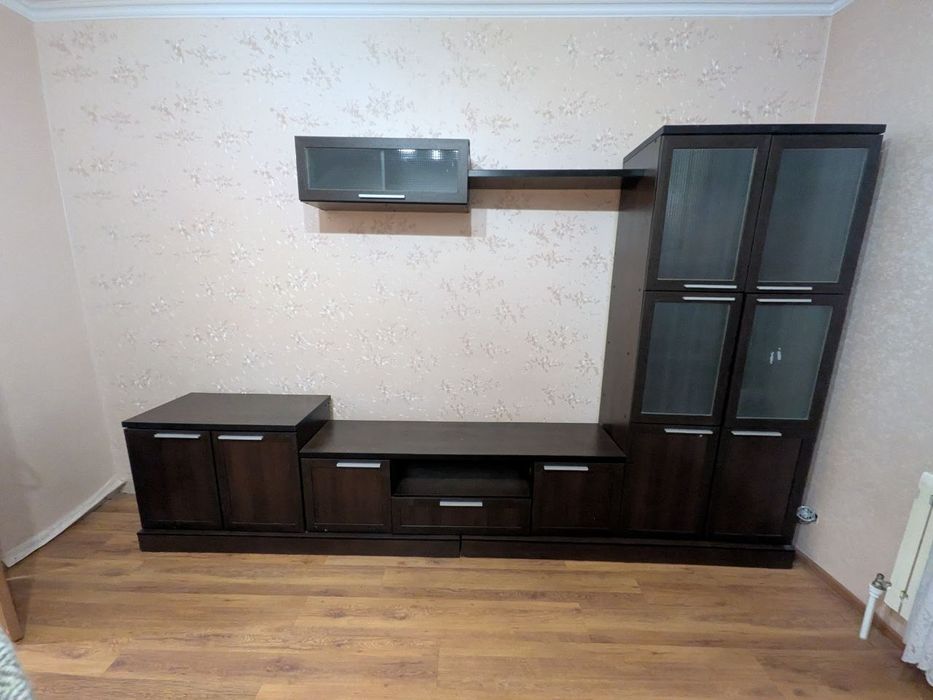Продам стенку-шкаф для телевизора