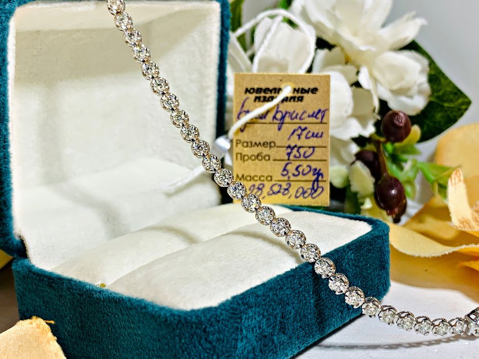 золотой теннисный браслет с бриллиантами в белом золоте