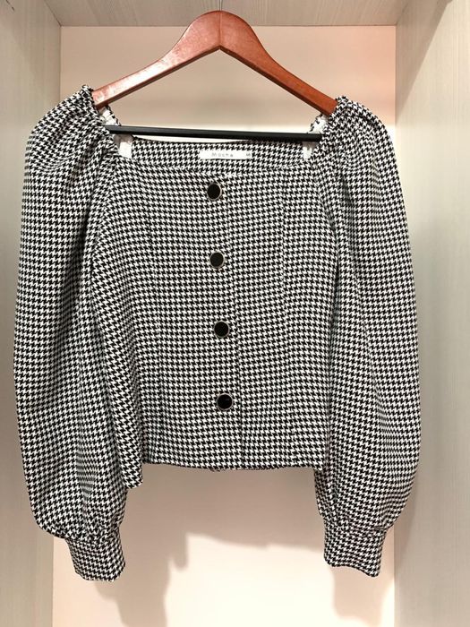 Блуза с объемным рукавом