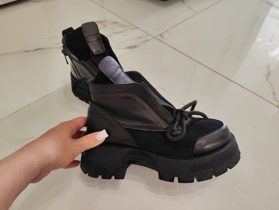 Продам зимние ботинки