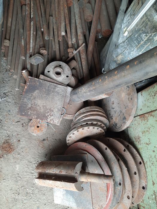 Продам металл кругляк флянцы