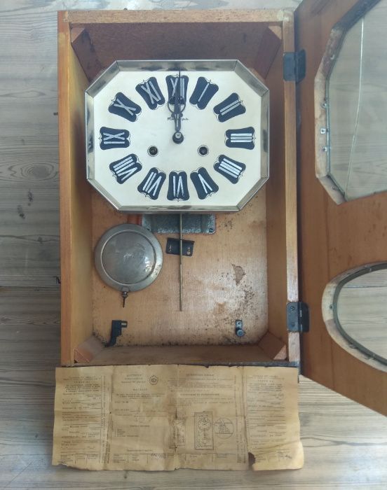 Часы настенные и тапчан 2.60х3.80