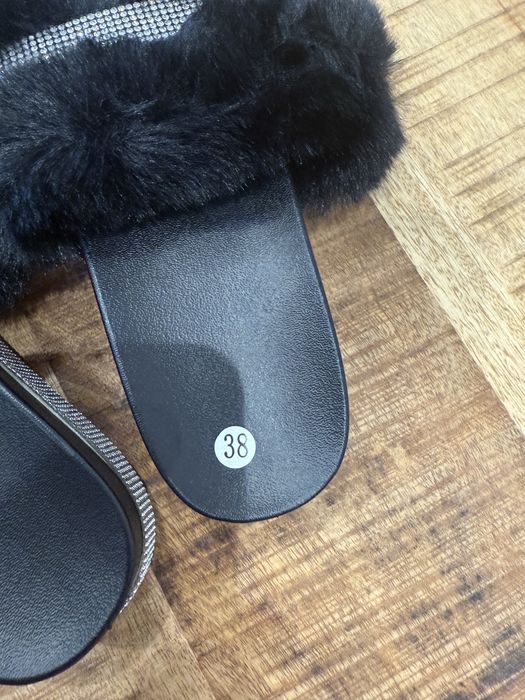 Papuci cu puf de dama