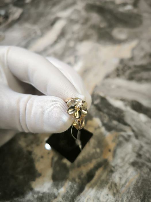 Золотое кольцо с Бриллиантом