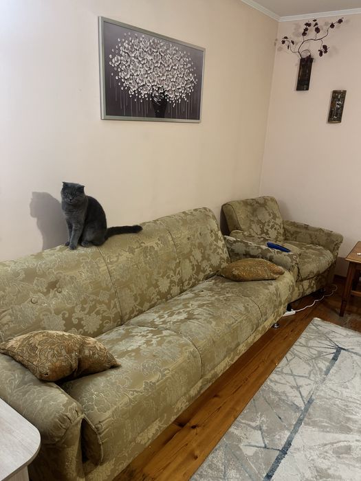 Диван с креслом