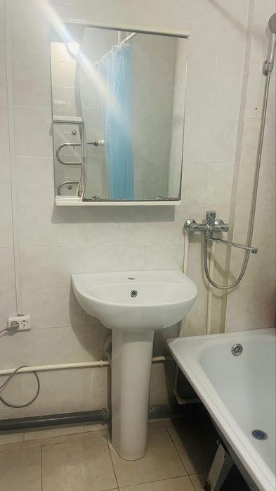 раковина с зеркалом