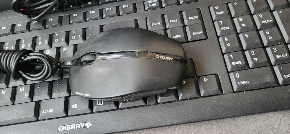 Tastaturi cherry  2 bucati (ca Noi cu fir)+mause cherry fuctionale