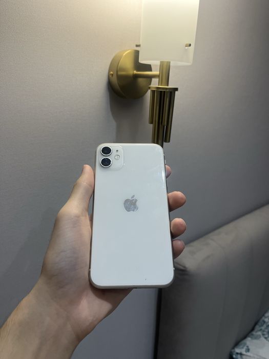iPhone 11,  белого цвета