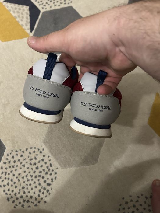 Adidasi polo folositi de 3 ori