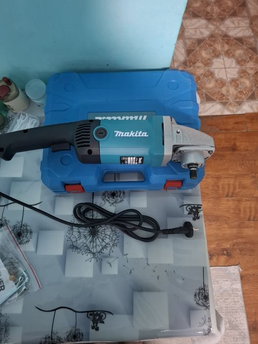 Полировочная машинка MAKITA