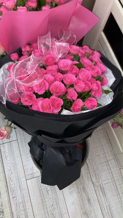 Куставые розы розывый