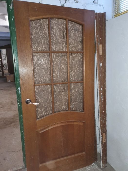 Продам деревянную дверь