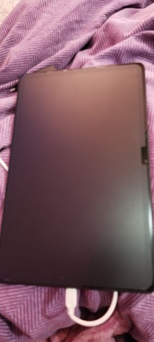 Vând tabletă Lenovo 
Tabletă este